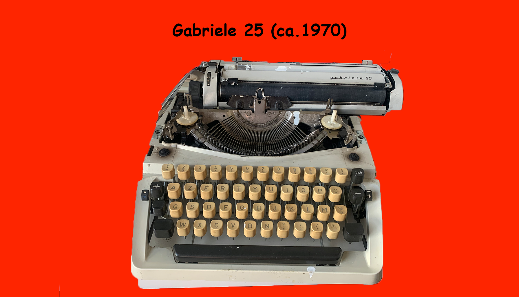 Eine Schreibmaschine, Text darübe: Gabriele 25, ca. 1970